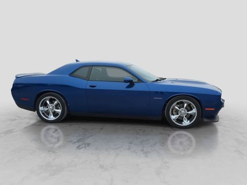 Used 2022 Dodge Challenger R/T w/ Driver Convenience Group RWD image 7