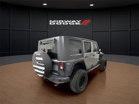 Used 2017 Jeep Wrangler Unlimited Rubicon image 3