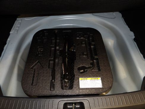 Used 2022 Toyota Corolla LE image 19