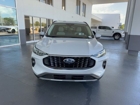 Certified 2025 Ford Escape SE w/ PHEV Premium Package FWD image 3