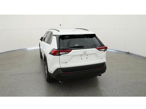 Used 2022 Toyota RAV4 XLE w/ Convenience Package FWD image 7