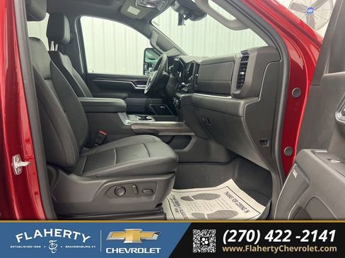 Used 2025 Chevrolet Silverado 2500 LTZ w/ LTZ Convenience Package image 15