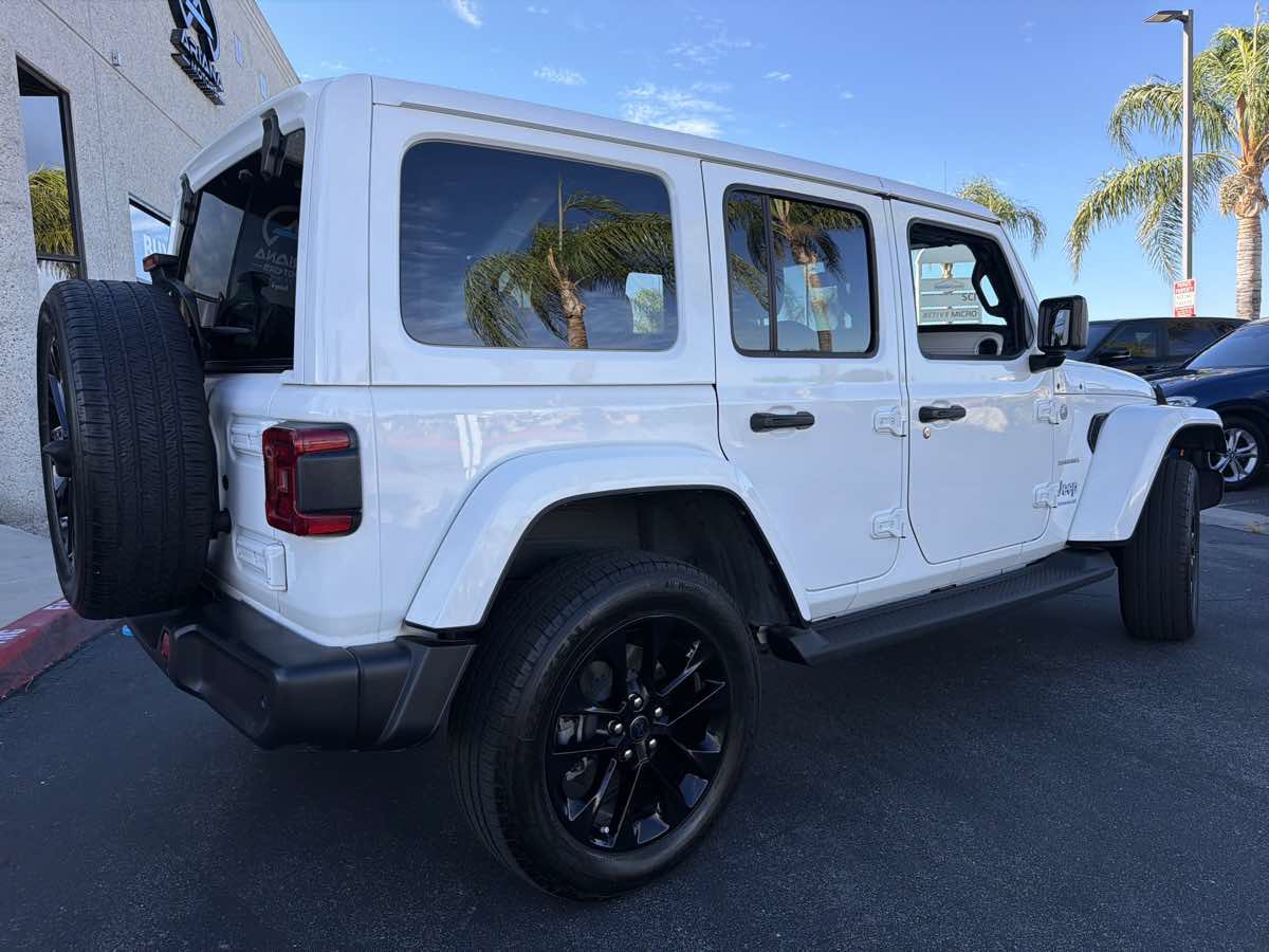 Used 2024 Jeep Wrangler Unlimited Sahara w/ Technology Group AWD/4WD image 5