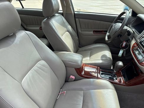 Used 2005 Toyota Camry XLE w/ VSC & Side Airbag Pkg FWD image 15