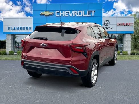 Used 2024 Chevrolet Trax LS w/ LS Convenience Package FWD image 5