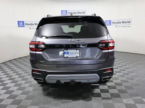 New 2025 Honda Pilot Touring image 5