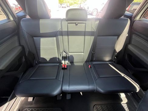 Certified 2023 Volkswagen Atlas Cross Sport SE w/ Panoramic Sunroof Package AWD/4WD image 28