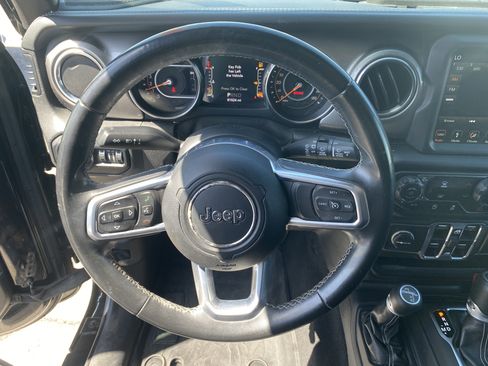 Used 2019 Jeep Wrangler Unlimited Sahara AWD/4WD image 13