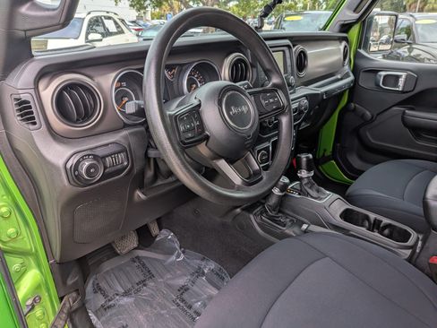 Used 2018 Jeep Wrangler Sport AWD/4WD image 18