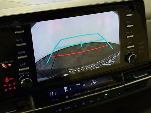 Used 2022 Toyota Sienna XLE image 11