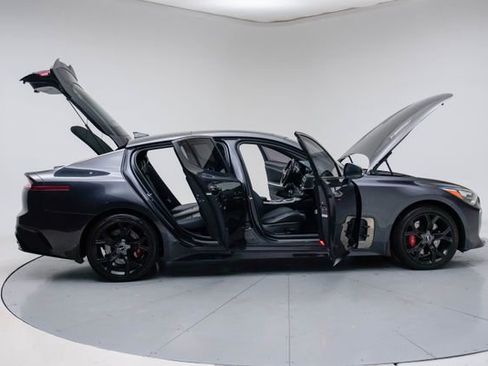 Used 2019 Kia Stinger GT1 AWD/4WD image 14
