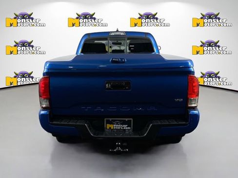 Used 2016 Toyota Tacoma TRD Sport AWD/4WD image 6