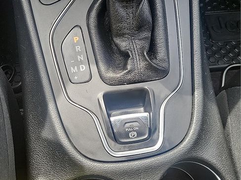 Used 2019 Jeep Cherokee Latitude Plus w/ Comfort/Convenience Group AWD/4WD image 28