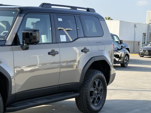 New 2026 Lexus GX 550 AWD/4WD image 9