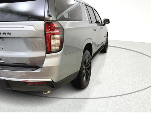 Used 2023 Chevrolet Suburban Premier AWD/4WD image 8