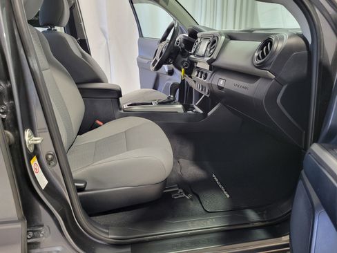 Used 2018 Toyota Tacoma SR5 image 33
