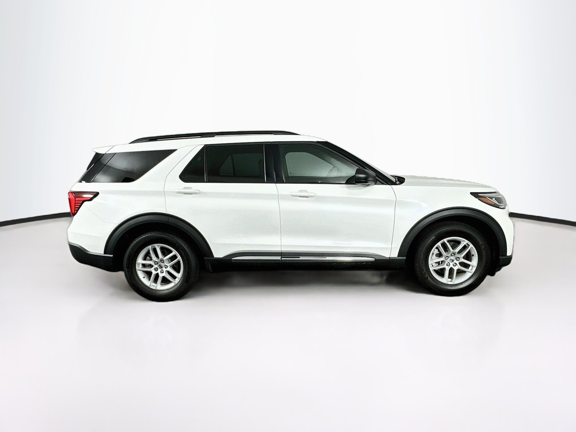 Used 2025 Ford Explorer Active w/ Active Comfort Package RWD image 10