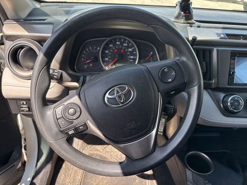 Used 2014 Toyota RAV4 LE image 19
