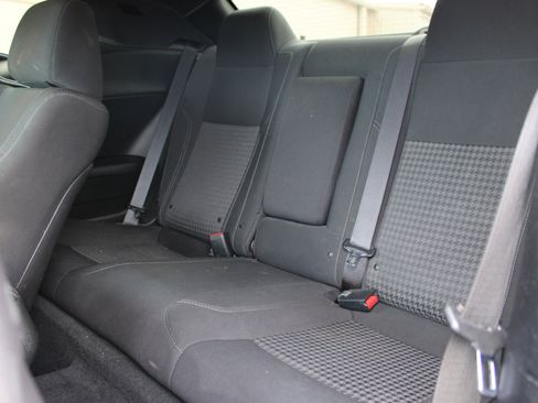 Used 2019 Dodge Challenger SXT image 36