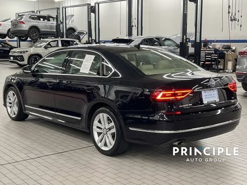 Used 2017 Volkswagen Passat 1.8T SEL Premium FWD image 10