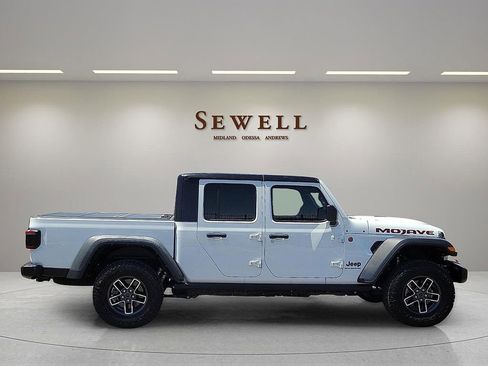 Used 2024 Jeep Gladiator Mojave w/ Technology Group AWD/4WD image 6