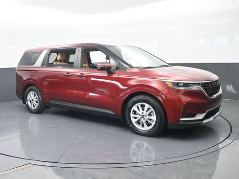 Used 2023 Kia Carnival LX w/ Paint Protection Package FWD image 8