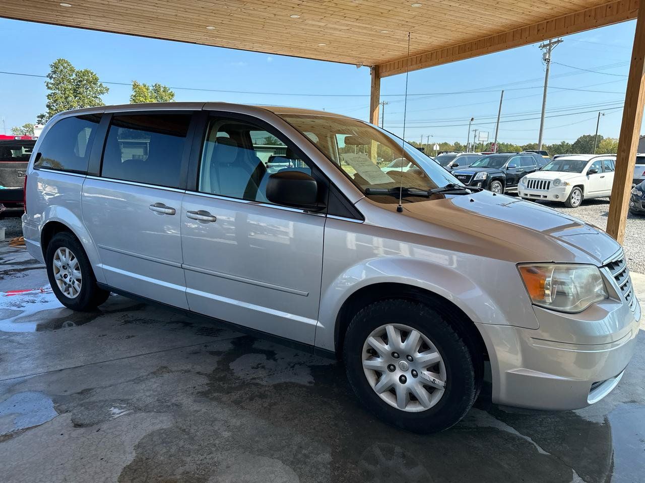 Used 2009 Chrysler Town & Country LX w/ PWR Convenience Group FWD image 18