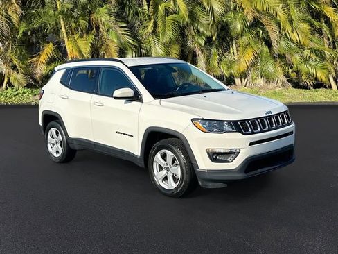 Used 2018 Jeep Compass Latitude w/ Cold Weather Group image 2