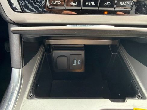Used 2024 Ford Explorer XLT w/ Equipment Group 202A AWD/4WD image 48
