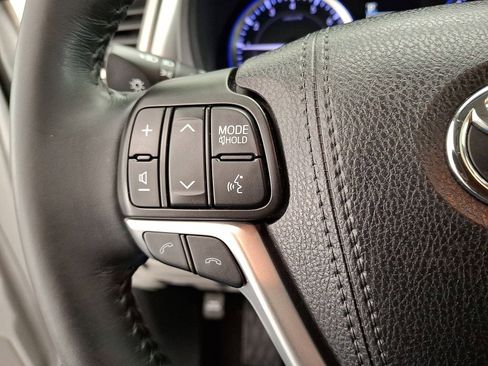 Used 2018 Toyota Highlander XLE AWD/4WD image 9