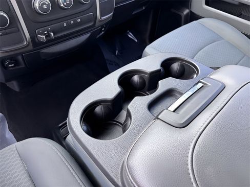 Used 2018 RAM 2500 SLT image 33