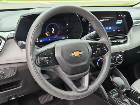 Used 2025 Chevrolet TrailBlazer LT FWD image 31