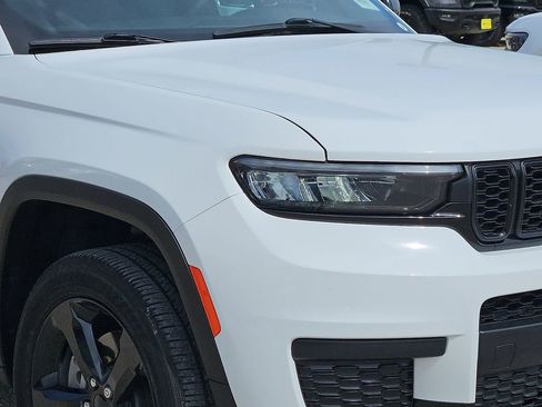 Used 2025 Jeep Grand Cherokee L Altitude AWD/4WD image 8