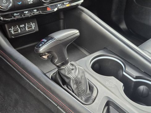 Used 2024 Dodge Durango GT RWD image 9