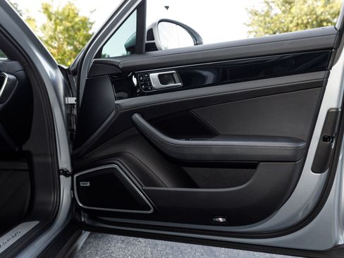 Used 2021 Porsche Panamera image 11