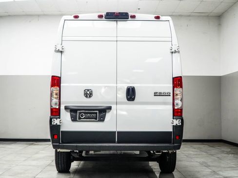 Used 2024 RAM ProMaster 2500 w/ Convenience Group FWD image 11