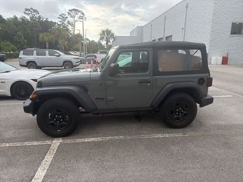 Used 2022 Jeep Wrangler Sport AWD/4WD image 2