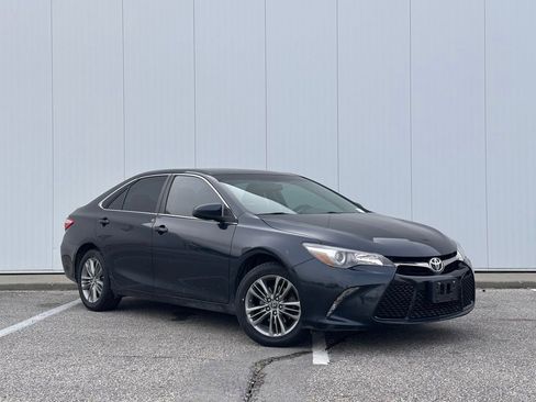 Used 2015 Toyota Camry SE image 6