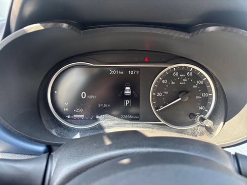 Used 2025 Nissan Versa SV FWD image 33
