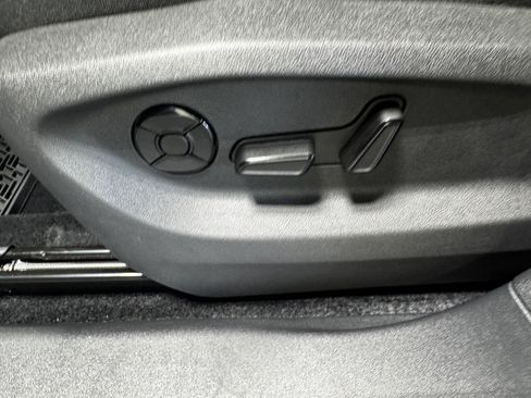 Used 2025 Volkswagen Tiguan SE R-Line AWD/4WD image 31