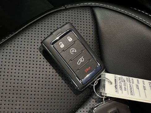 New 2026 Jeep Grand Cherokee L Limited w/ Luxury Tech Group II image 28