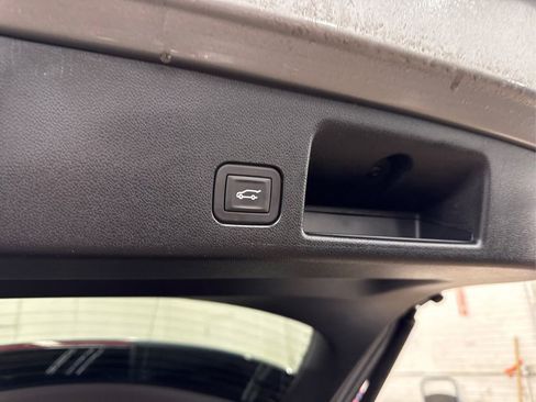 Used 2025 Chevrolet Equinox EV LT image 14