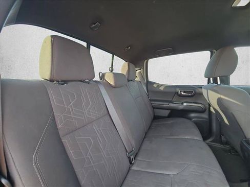 Used 2016 Toyota Tacoma TRD Sport w/ Towing Package RWD image 18