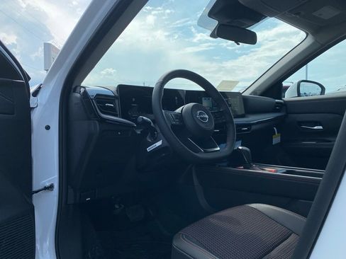 New 2025 Nissan Kicks SR image 10