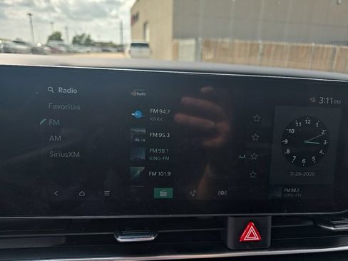 Used 2025 Kia Carnival FWD image 14