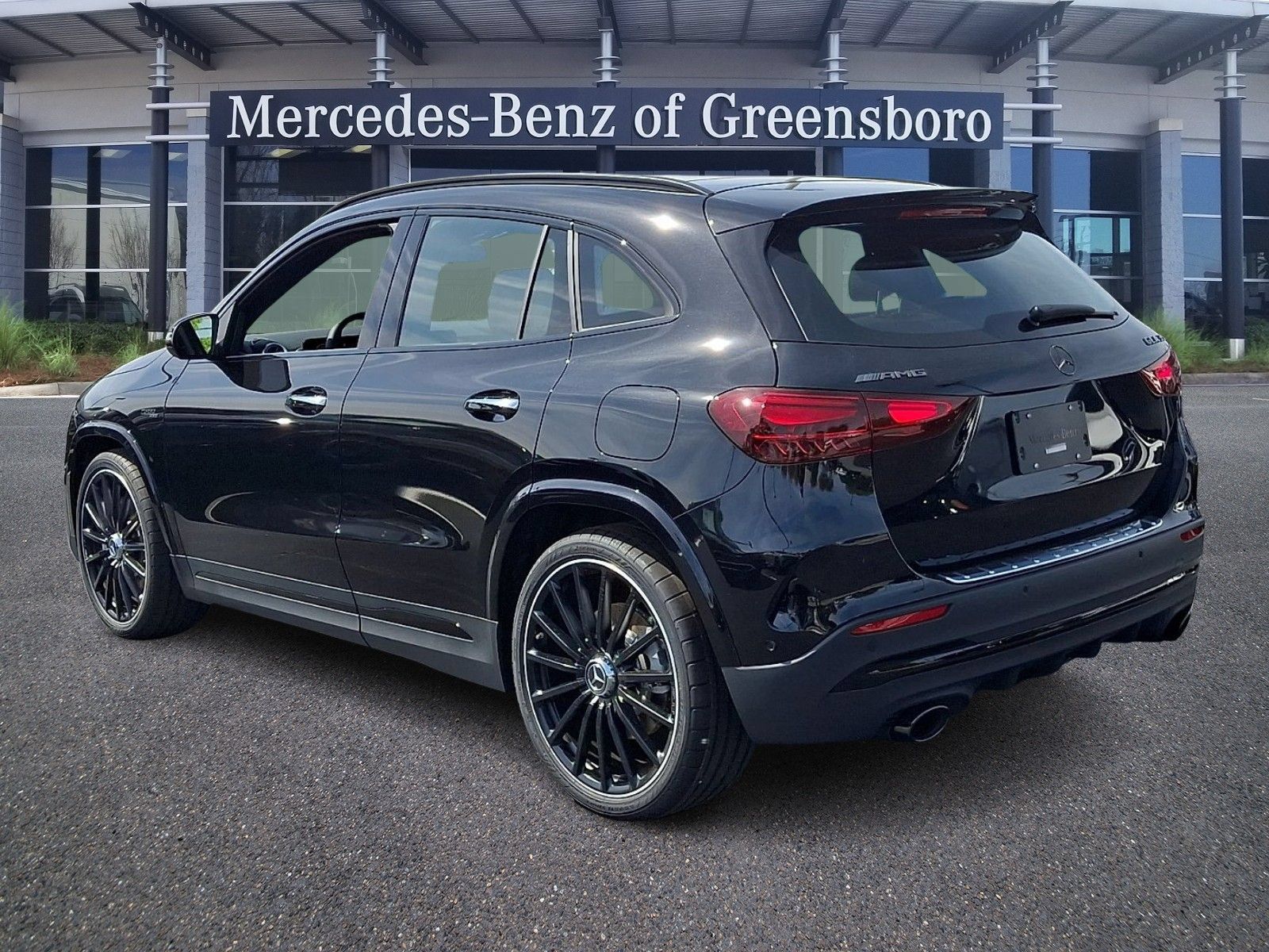 New 2026 Mercedes-Benz GLA 35 AMG 4MATIC image 4