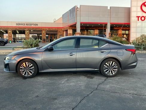 Used 2024 Nissan Altima 2.5 SV image 8