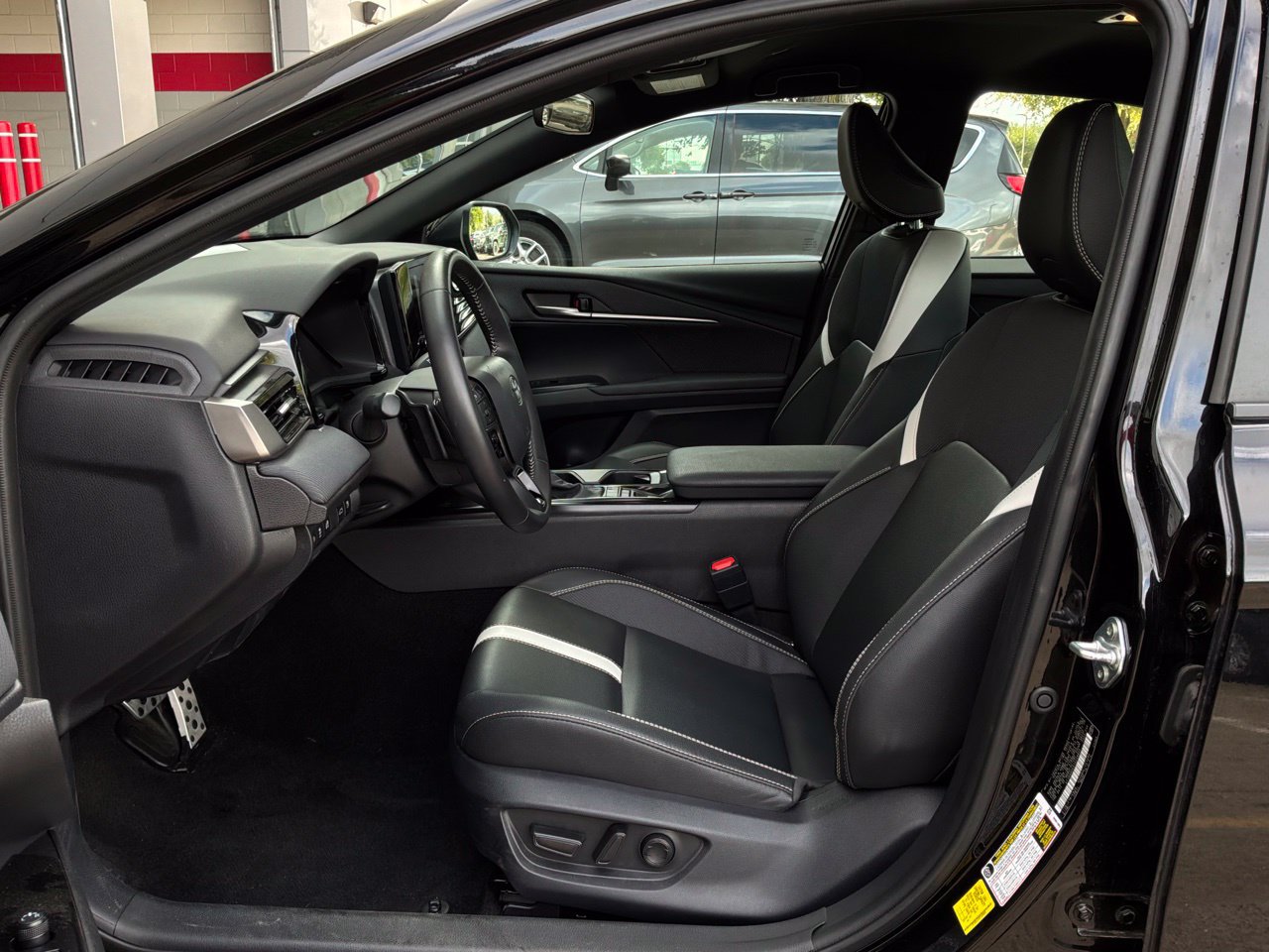 Used 2026 Toyota Camry SE FWD image 10