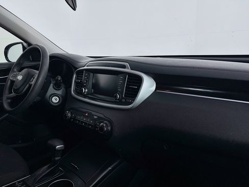 Used 2020 Kia Sorento LX image 25