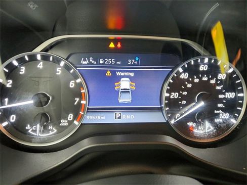 Used 2023 Nissan Titan SV w/ SV Convenience Package image 22